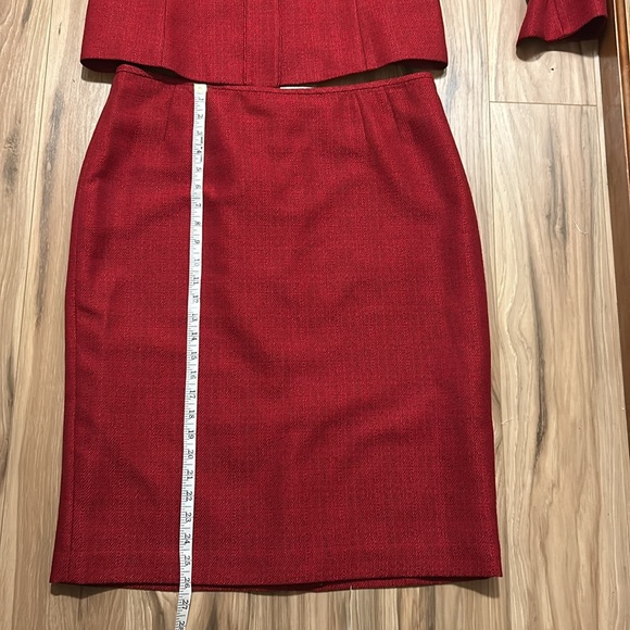 Red suit. Jacket and skirt - Picture 6 of 8
